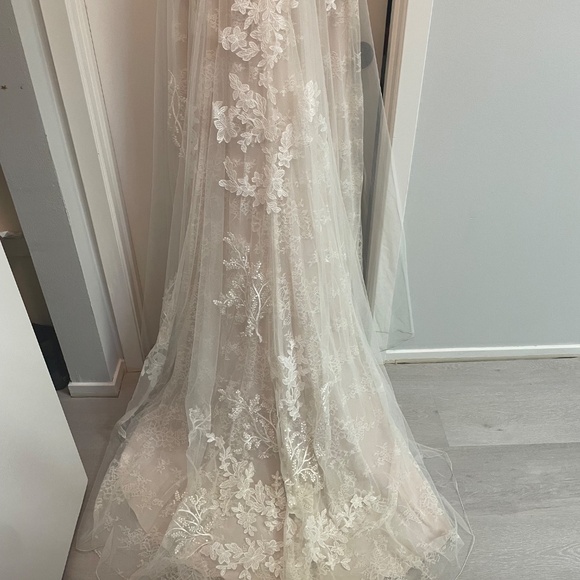 Lillian west wedding dress - Picture 7 of 8